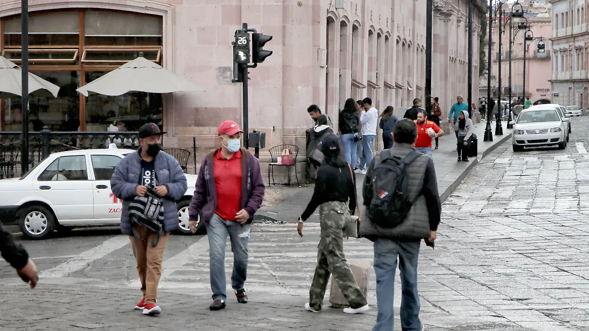 Personas con cubrebocas en el centro de Zacatecas